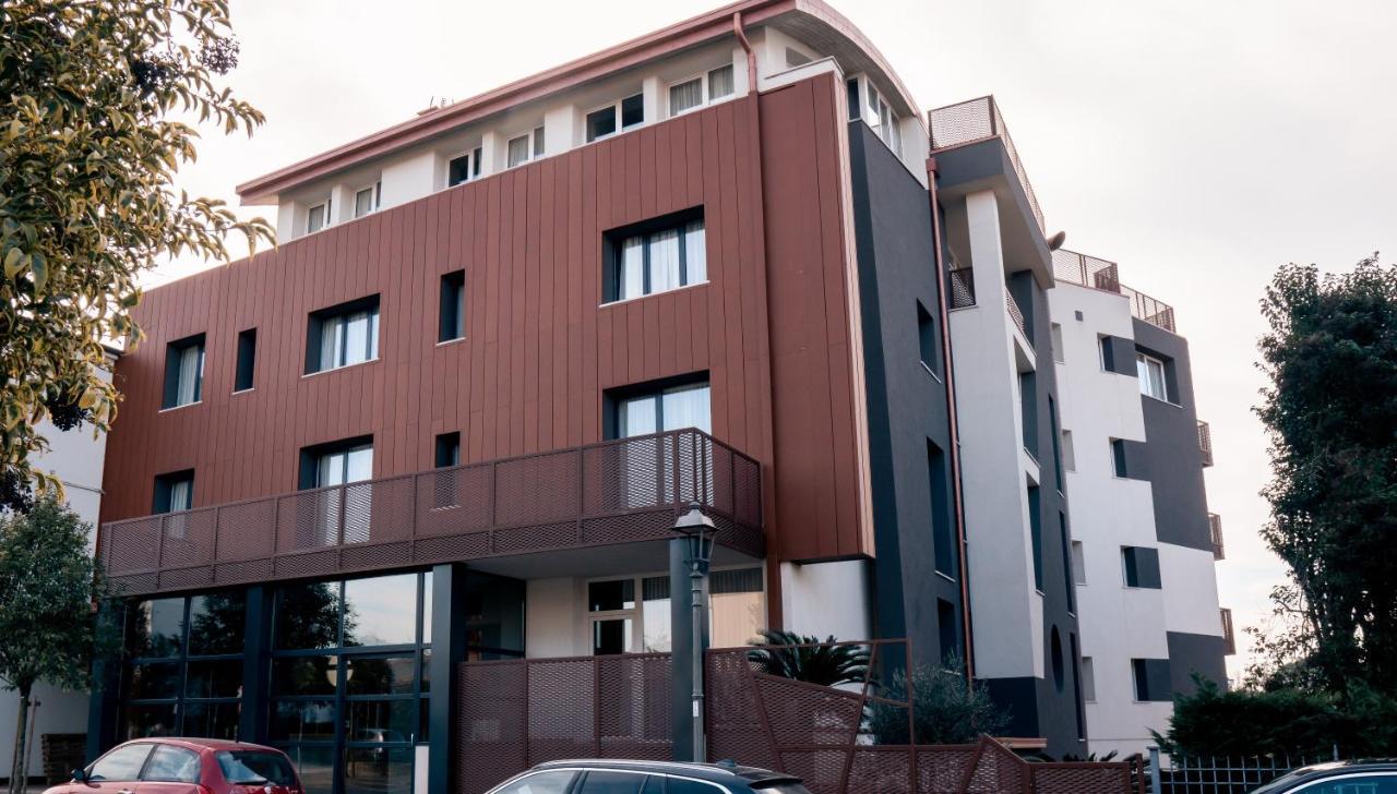 K Modern Hotel بسكييرا ديل غاردا المظهر الخارجي الصورة