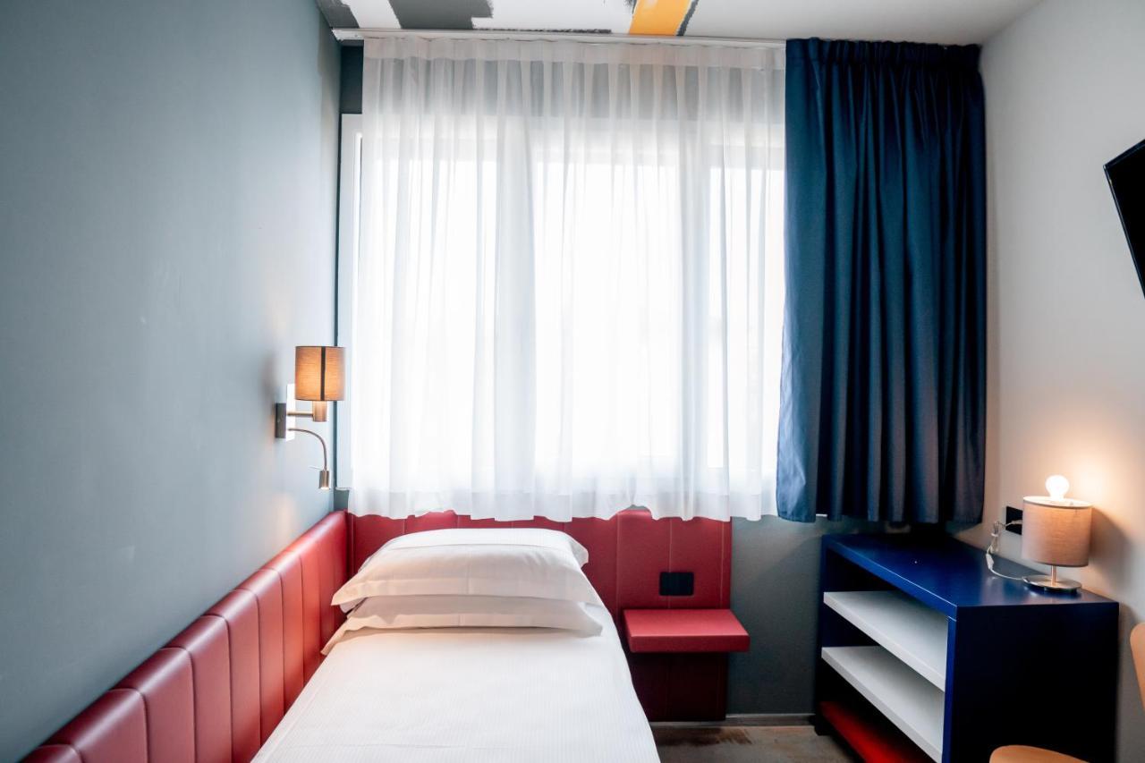 K Modern Hotel بسكييرا ديل غاردا المظهر الخارجي الصورة