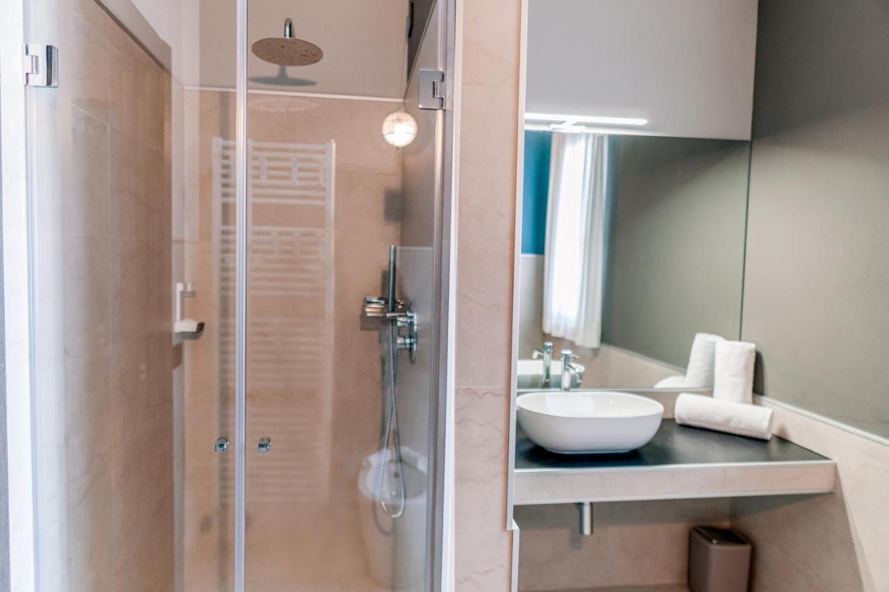 K Modern Hotel بسكييرا ديل غاردا المظهر الخارجي الصورة