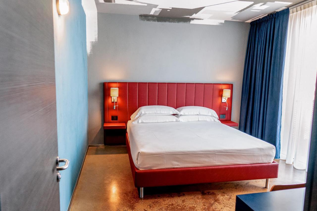 K Modern Hotel بسكييرا ديل غاردا المظهر الخارجي الصورة