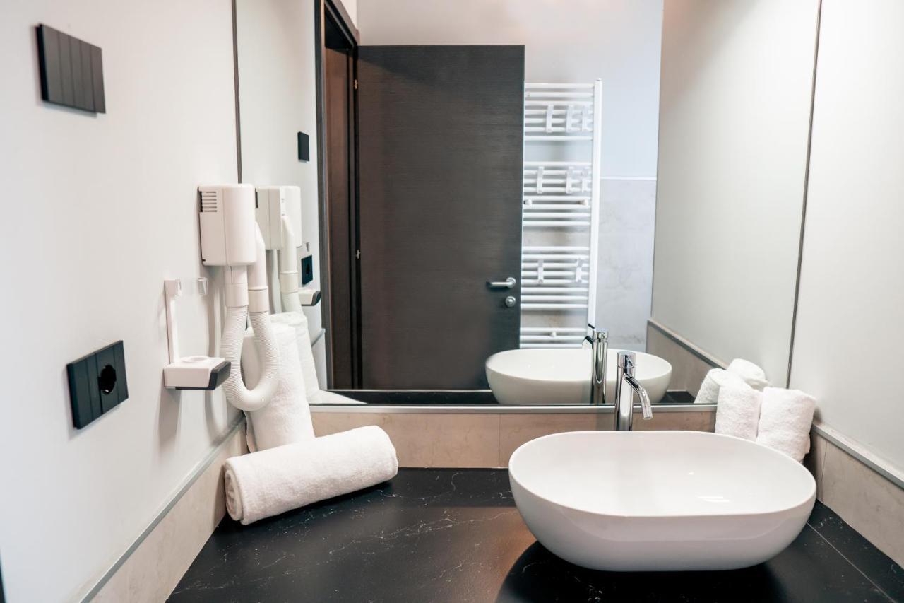 K Modern Hotel بسكييرا ديل غاردا المظهر الخارجي الصورة