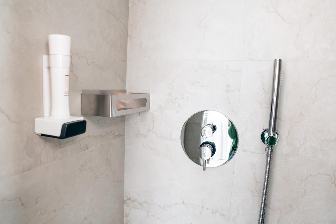 K Modern Hotel بسكييرا ديل غاردا المظهر الخارجي الصورة