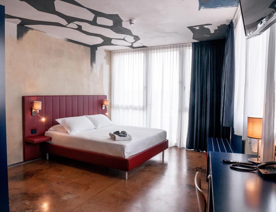 K Modern Hotel بسكييرا ديل غاردا المظهر الخارجي الصورة