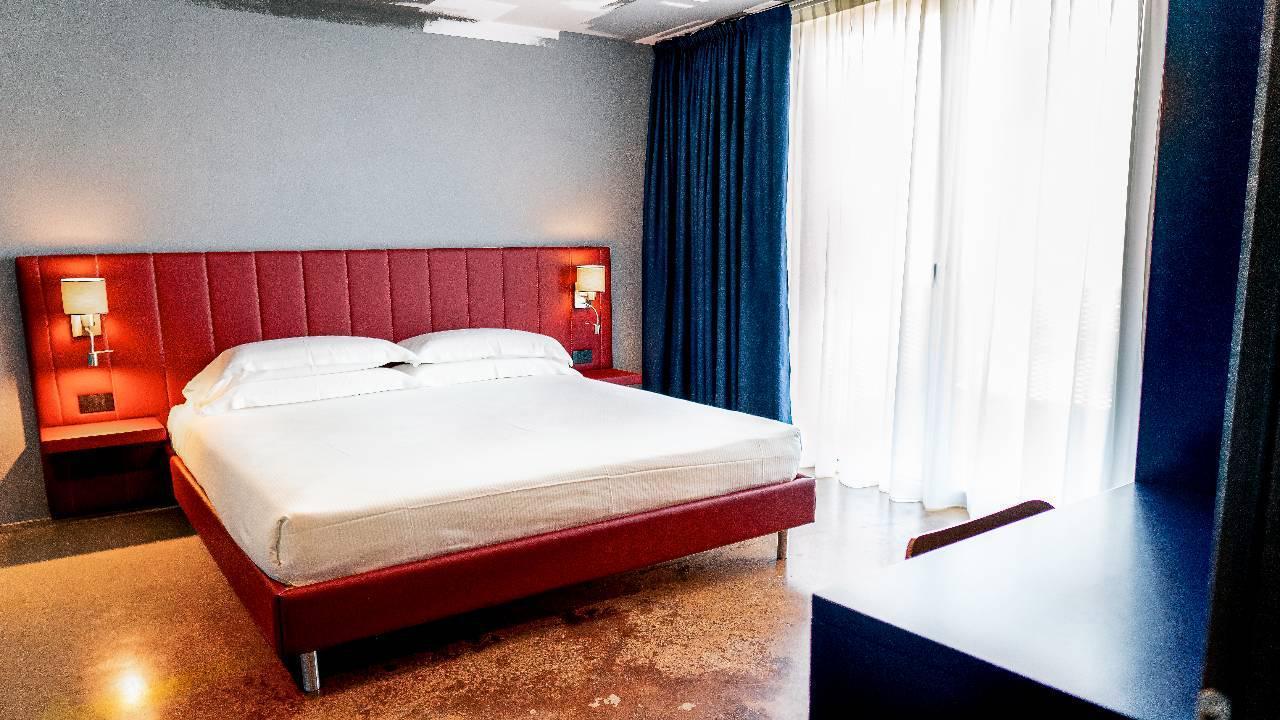 K Modern Hotel بسكييرا ديل غاردا المظهر الخارجي الصورة